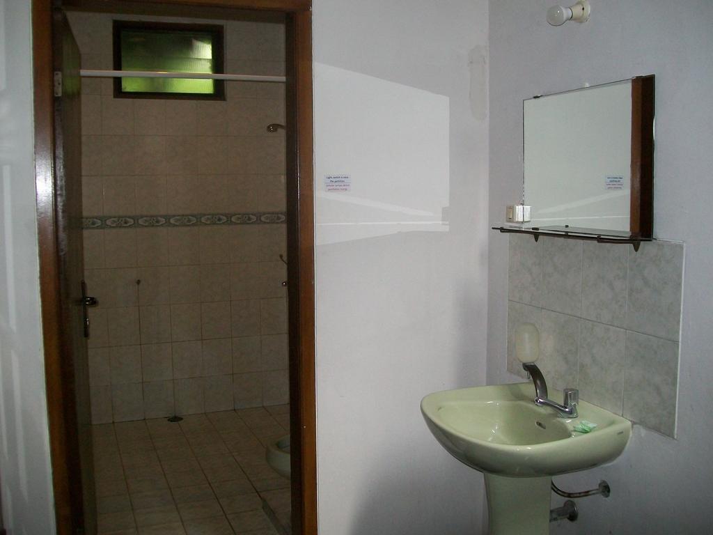 Krowi Inn Surabaja Pokój zdjęcie