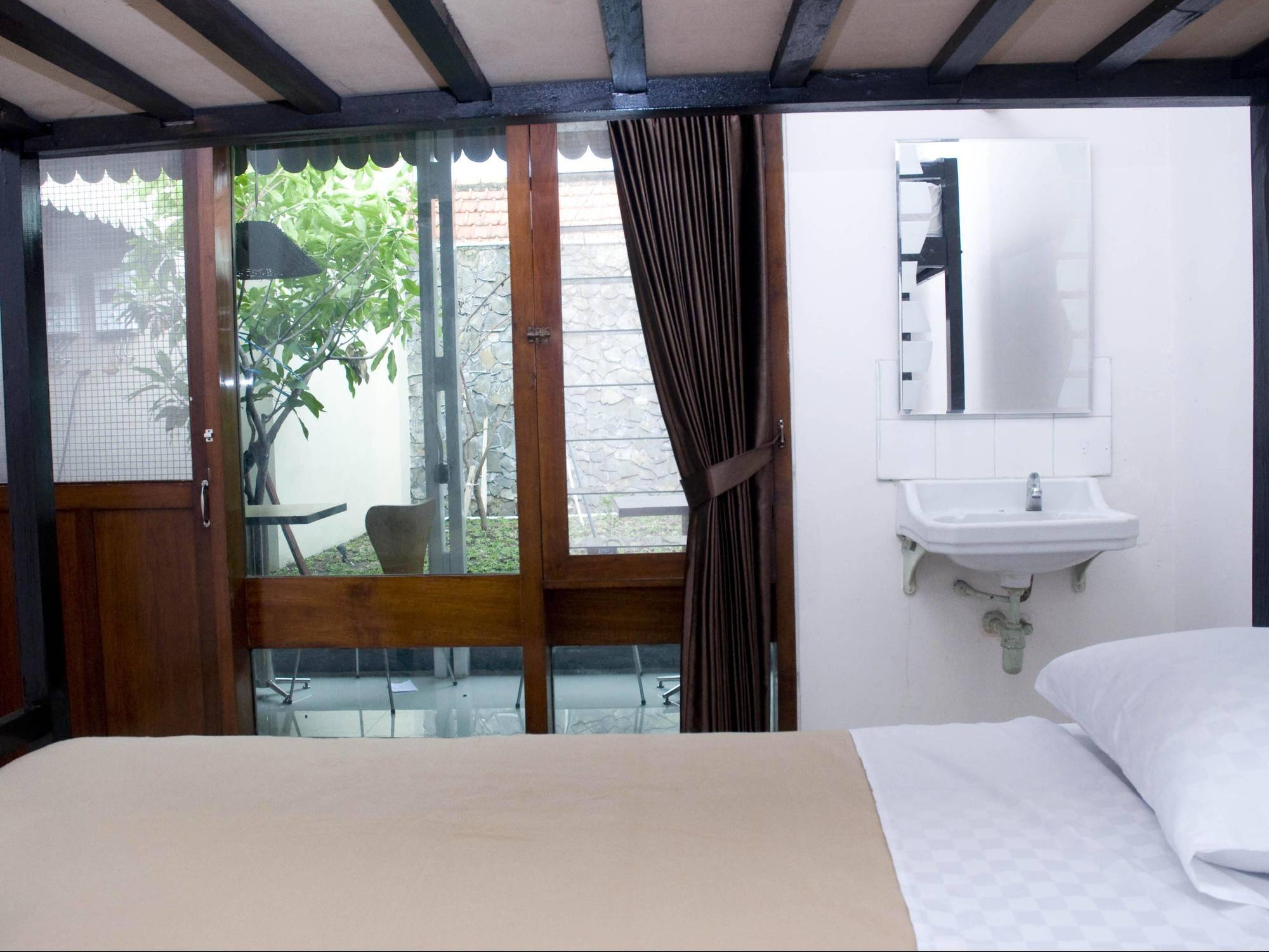 Krowi Inn Surabaja Zewnętrze zdjęcie